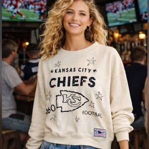 🌸Mitchell & Ness Kansas City Chiefs Cream Sweatshirt